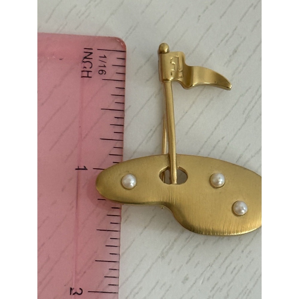 Gorgeous Vintage Avon Brooch Pin Golf Tee Time Brushed Gold Tone Faux Pearls ⛳️ - Picture 3 of 3
